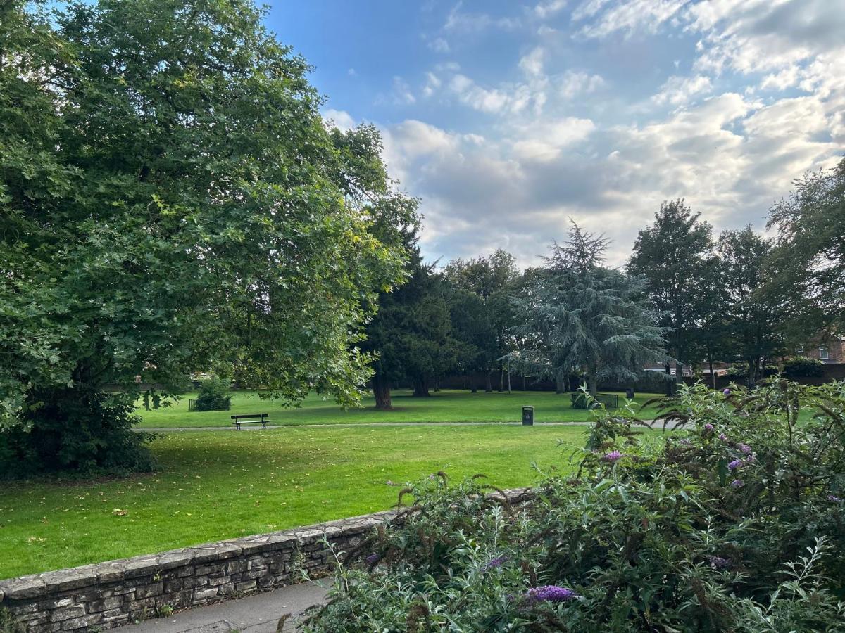 Park View Is A Beautiful Whole Entire House Close To Town Centre, Sleeps 8 In 4 Rooms, 2 Doubles And 4 Single Beds With 2 Shower Rooms, Available For Holidays, Insurance Stays, Trades People, Contractors, Pets Welcome Wisbech Exterior foto