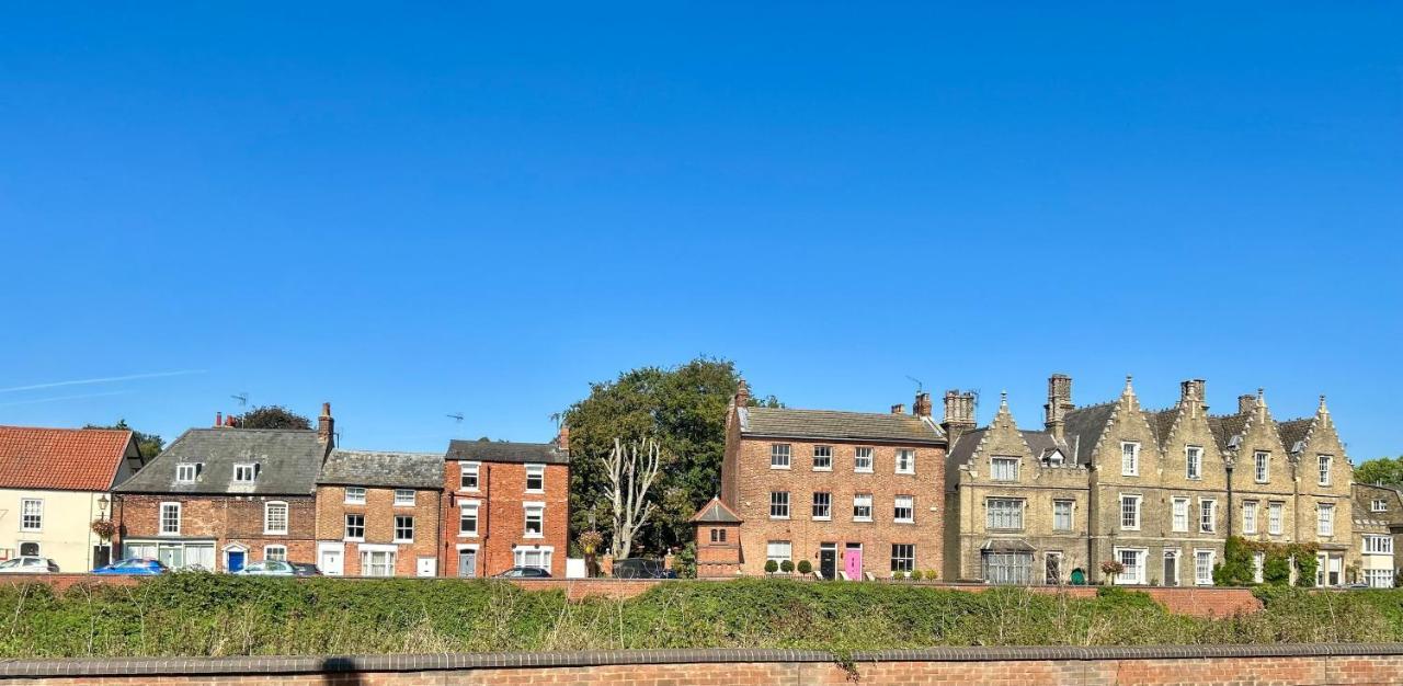 Park View Is A Beautiful Whole Entire House Close To Town Centre, Sleeps 8 In 4 Rooms, 2 Doubles And 4 Single Beds With 2 Shower Rooms, Available For Holidays, Insurance Stays, Trades People, Contractors, Pets Welcome Wisbech Exterior foto