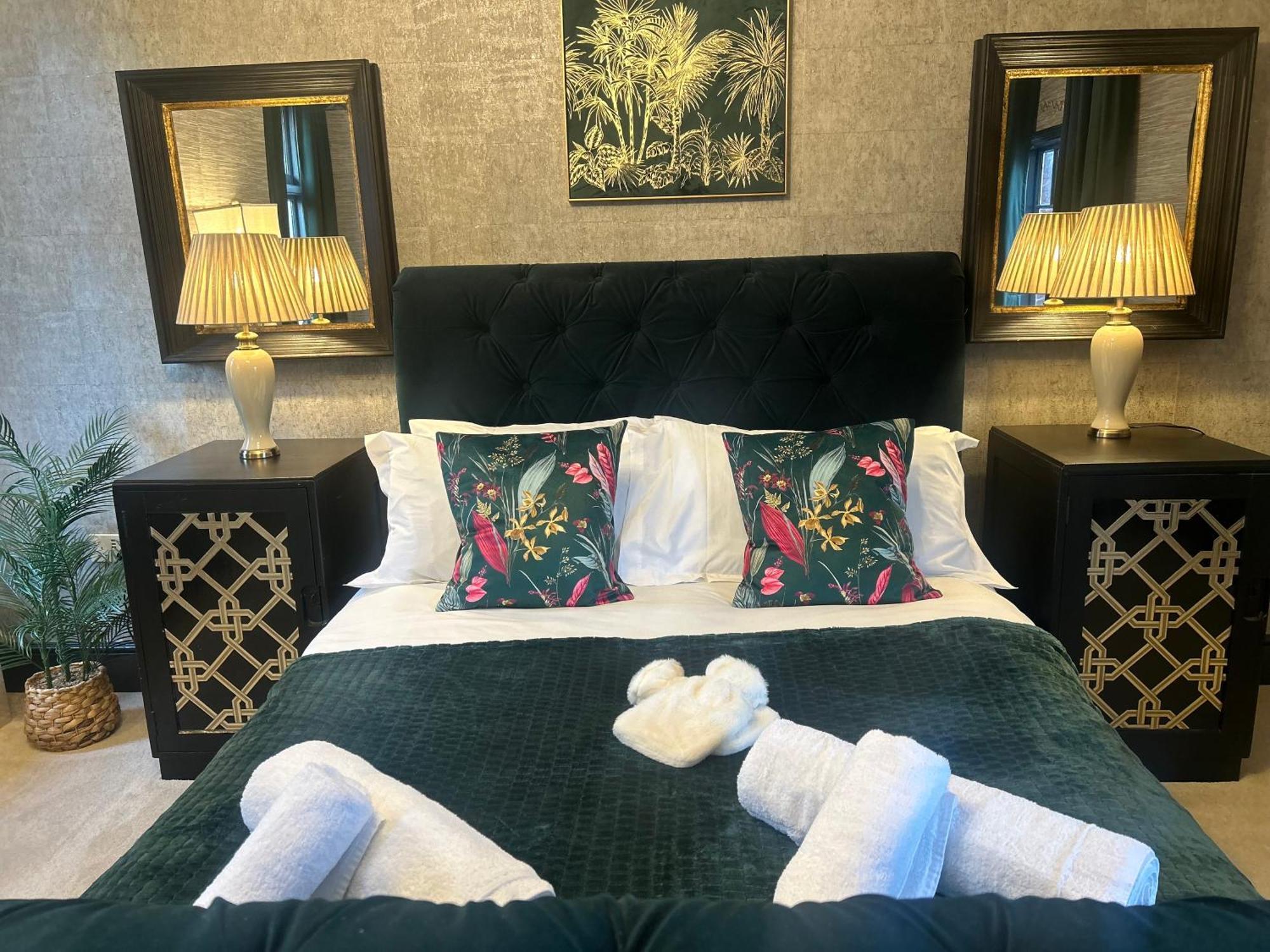 Park View Is A Beautiful Whole Entire House Close To Town Centre, Sleeps 8 In 4 Rooms, 2 Doubles And 4 Single Beds With 2 Shower Rooms, Available For Holidays, Insurance Stays, Trades People, Contractors, Pets Welcome Wisbech Exterior foto
