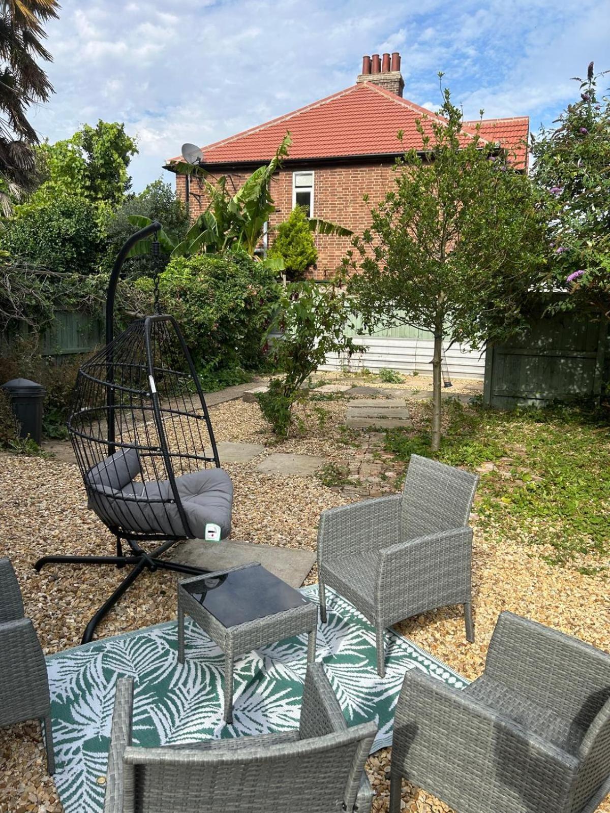 Park View Is A Beautiful Whole Entire House Close To Town Centre, Sleeps 8 In 4 Rooms, 2 Doubles And 4 Single Beds With 2 Shower Rooms, Available For Holidays, Insurance Stays, Trades People, Contractors, Pets Welcome Wisbech Exterior foto
